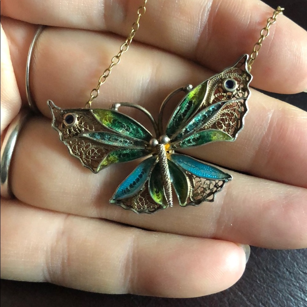 A butterfly chocker vintage
